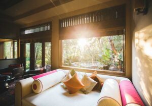 レセプション・静かな館内空間