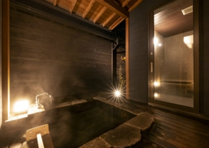 和モダンに包まれた露天風呂付き空間